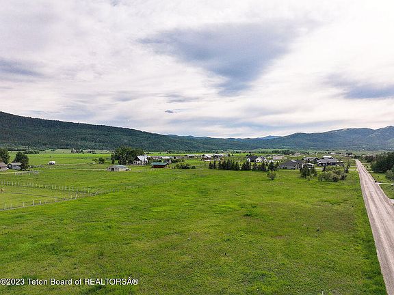 2nd image of 1115 Lodge Pole Dr