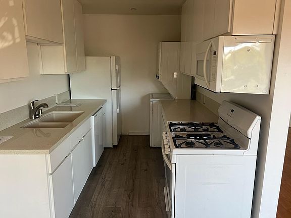 4th image of 2302 Oak St APT 3