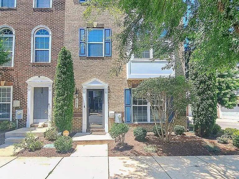 1701 Walcott Ln — Photo 2