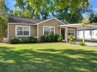 908 Robinhood Ln, Angleton, TX 77515