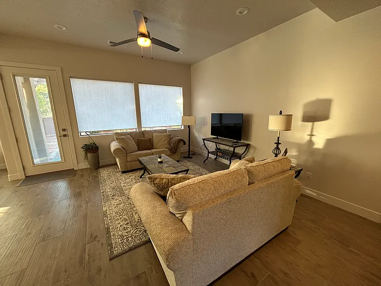 460 E Mohawk Dr — Photo 28