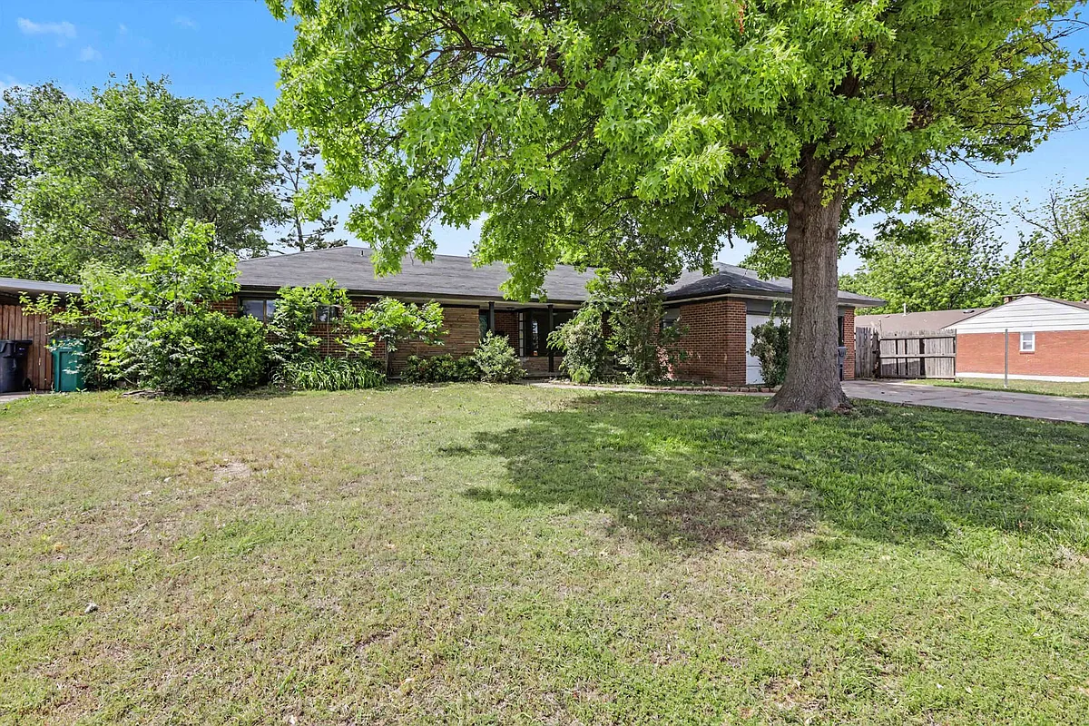 Building Photo - 2236 SW 59th Pl