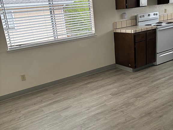 5th image of 880 Canfield Ct #4