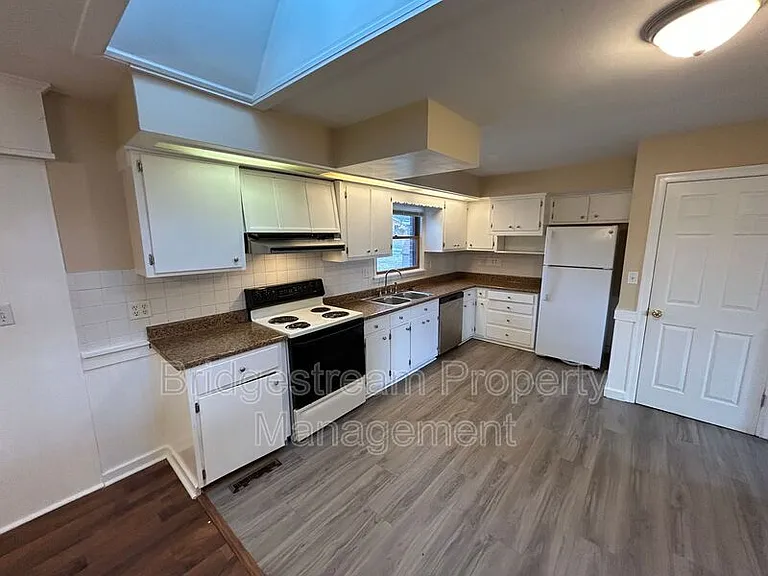 7541 Mintwood Ave — Photo 4