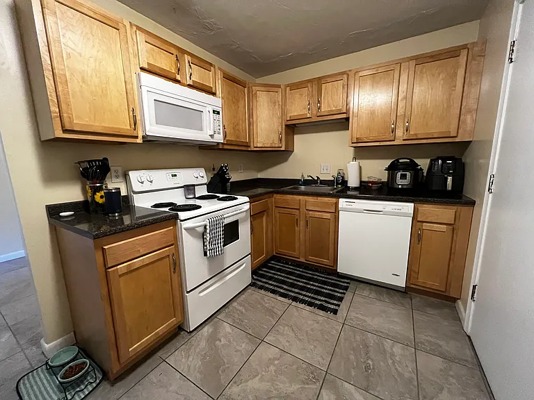 33 Alvarado Avenue — Photo 31