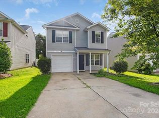 5640 Henderson Oaks Dr, Charlotte, NC 28269