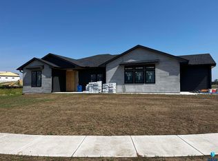 8412 E Roughlock St, Sioux Falls, SD 57110