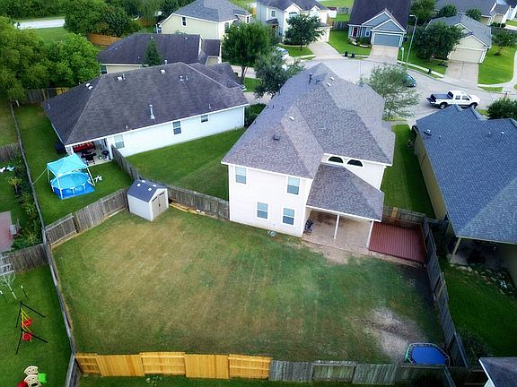 Spacious backyard 