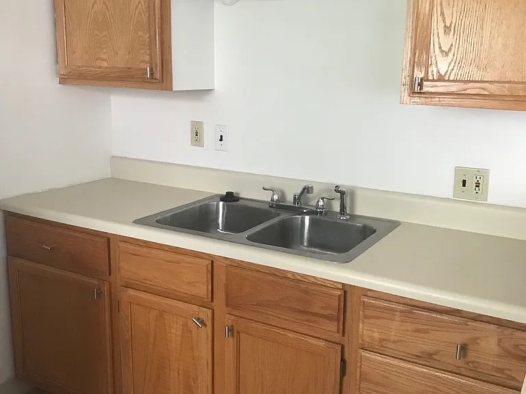 431 Abbott Rd — Photo 5