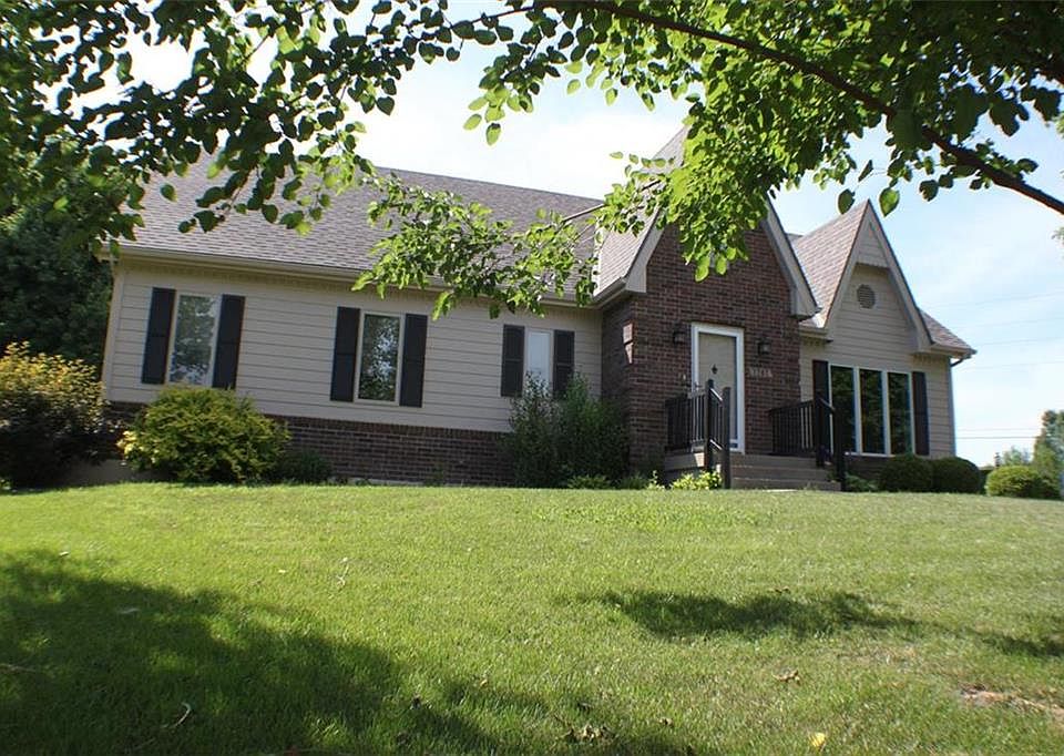 1st image of 1707 NE Pine Cir