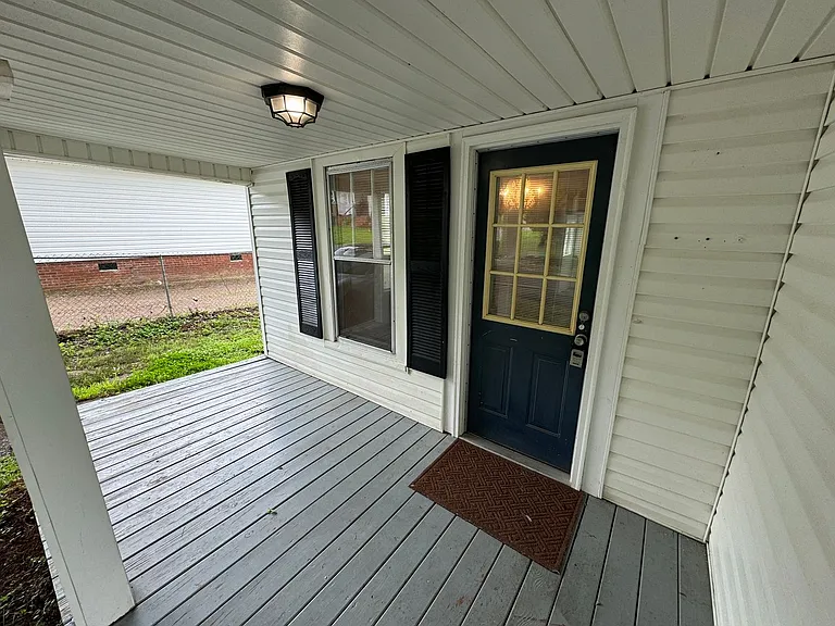 805 Alma Ave — Photo 2