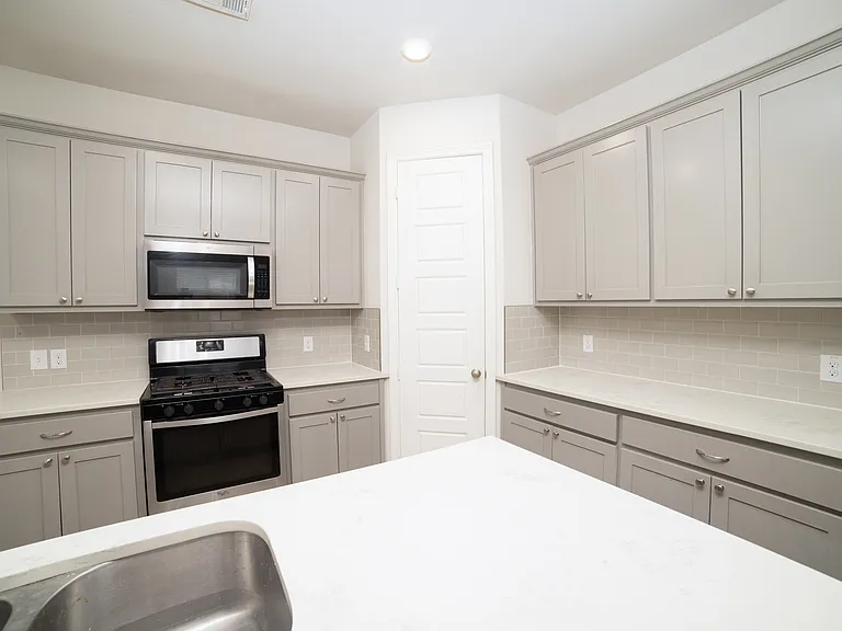 293 Ferndale St — Photo 13