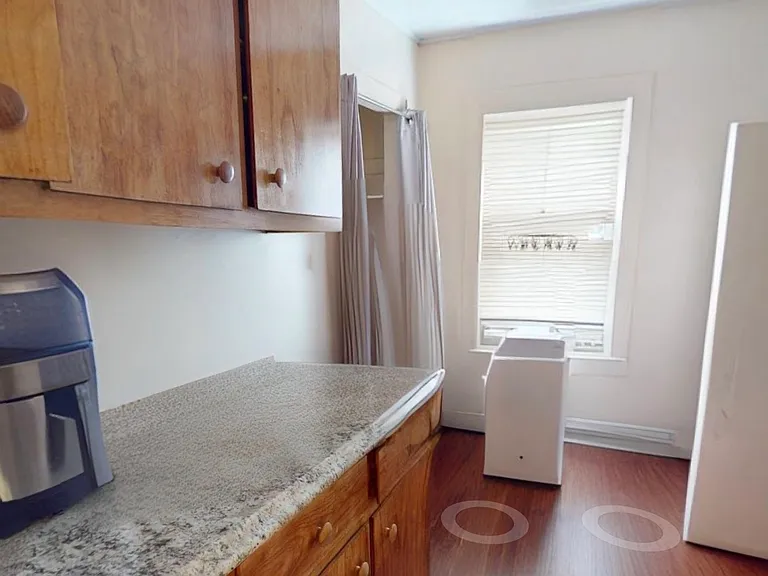 27 Howe St #5 — Photo 7