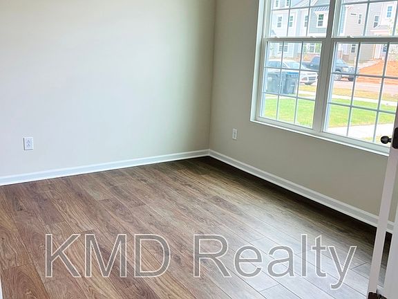 4th image of 15753 Country House St
