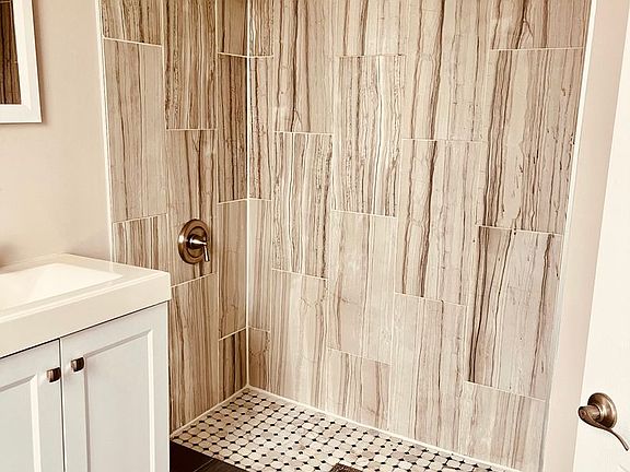 4th image of 1700 W 19th St #1848-3S