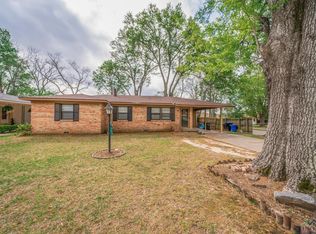818 Glencrest Ln, Longview, TX 75601