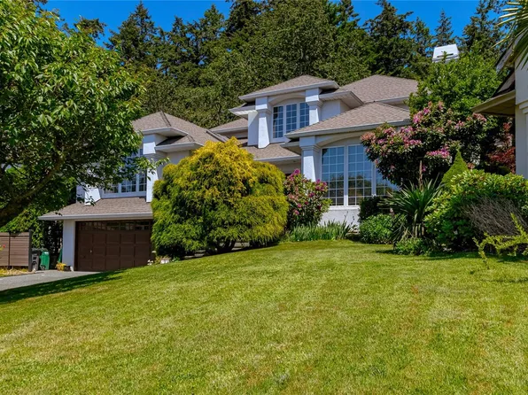 833 Royal Wood Pl, Saanich, BC V8Y 3C2