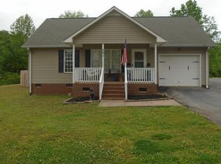 501 Caldwell St, Campobello, SC 29322