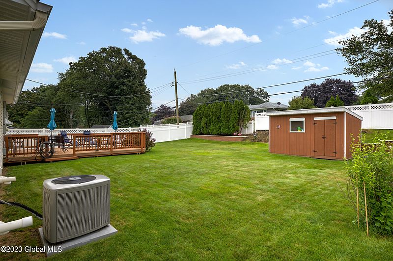 5th image of 52 Southgate Road