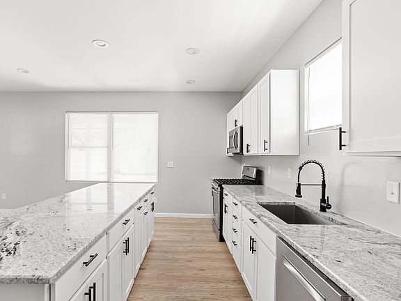 5th image of 1113 N Hamilton Ave