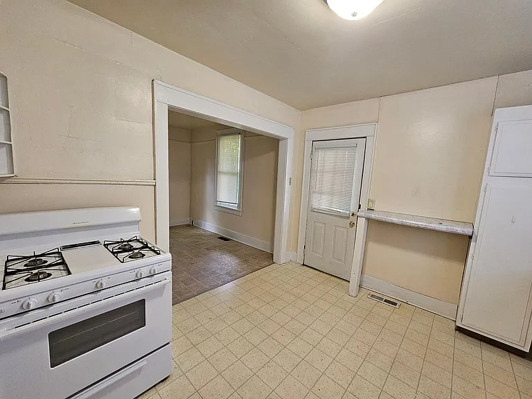 397 Gilmore St — Photo 11
