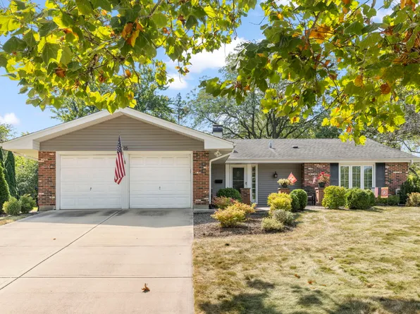 23W235 Cambridge Ct, Glen Ellyn, IL 60137