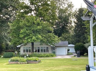 11564 Old Hamburg Rd, Whitmore Lake, MI 48189