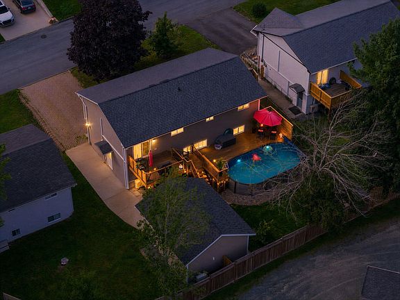 2nd image of 22 Sunnyvale Cres