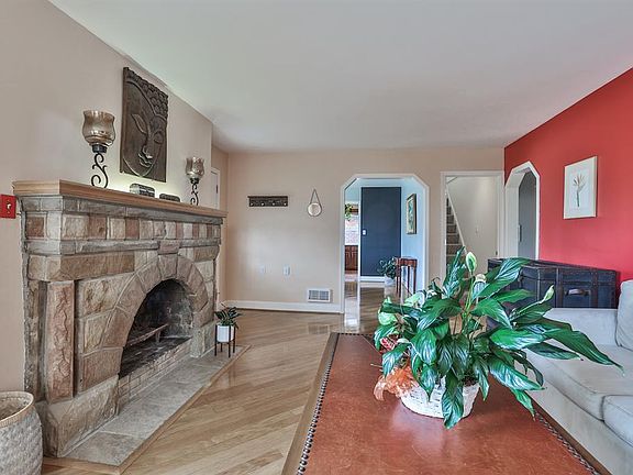 5th image of 7138 Glenellyn Dr