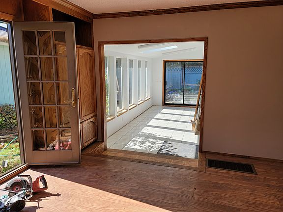 5th image of 859 NW 2nd Ave