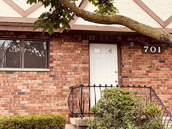 2nd image of 701 Travis Ave