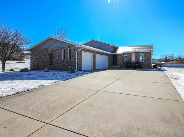 634 W Old Faithful Dr, Hebron, IN 46341