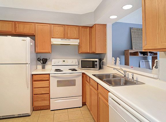 2nd image of 311 Lakeview Cir #311