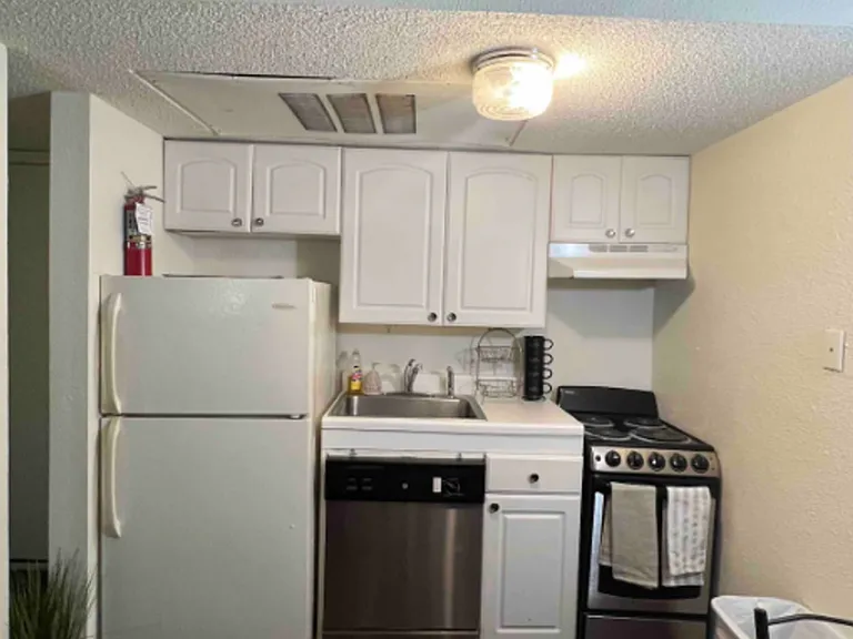 701 1/2 W 25th St #6 — Photo 3