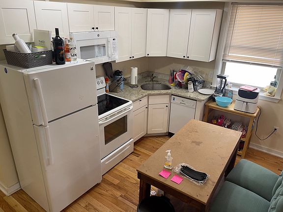 3rd image of 4442 Cresson St #C