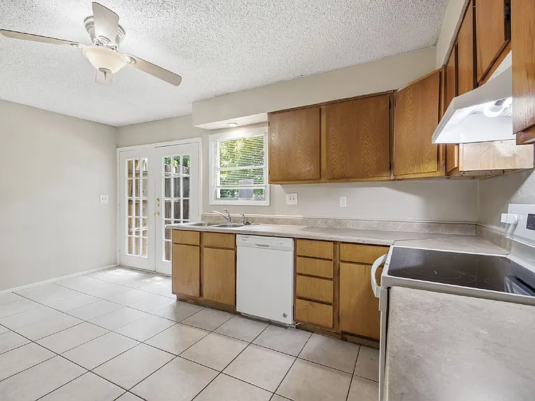 308 N Roe St #B — Photo 11