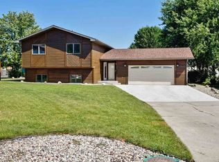 1816 15th St SW, Minot, ND 58701