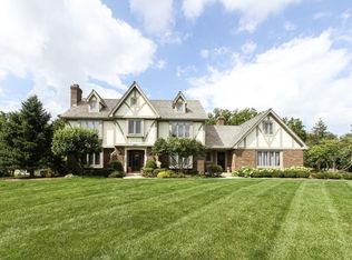975 Persimmon Dr, St Charles, IL 60174