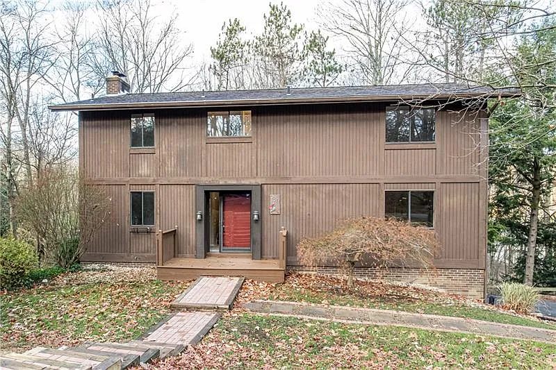 9811 Woodland Rd N photo 1
