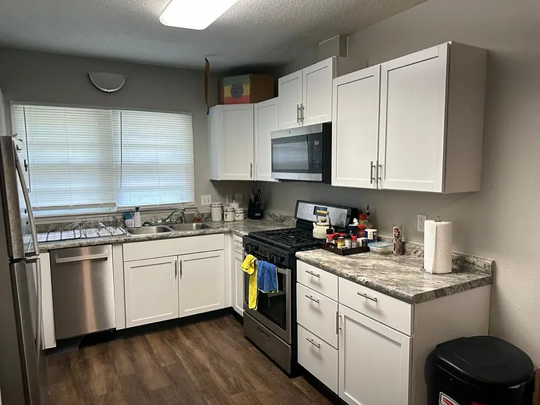 1012 N Summit St #A — Photo 3