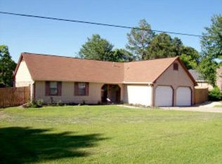 106 Sis Cir, Hattiesburg, MS 39402