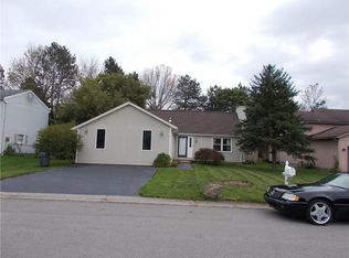 11 Goldenchain Ct, Penfield, NY 14526
