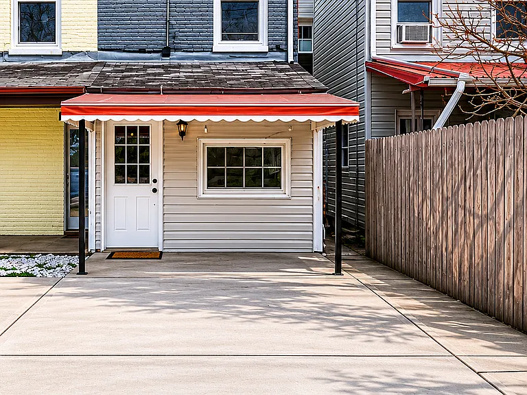 806 Wellington St — Photo 15