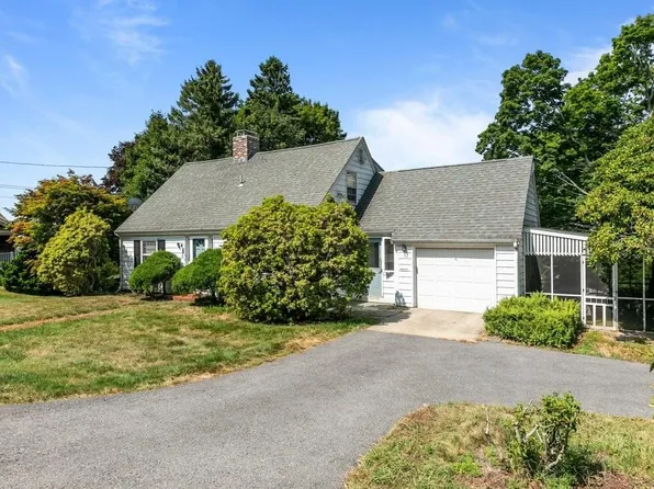 11 West Ave, Tiverton, RI 02878