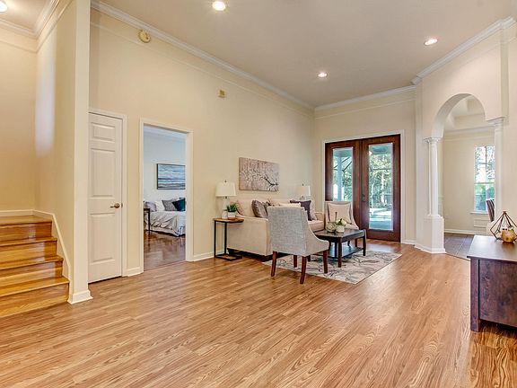 5th image of 8573 Glenbury Ct N