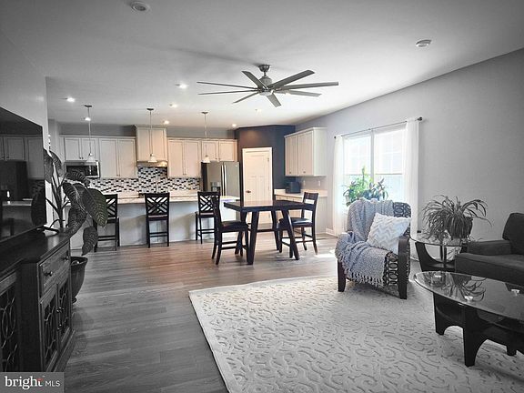 3rd image of 7 Pegasus Ln