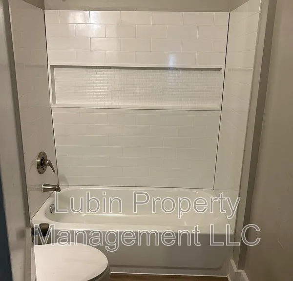 2412 Forest Ave — Photo 5