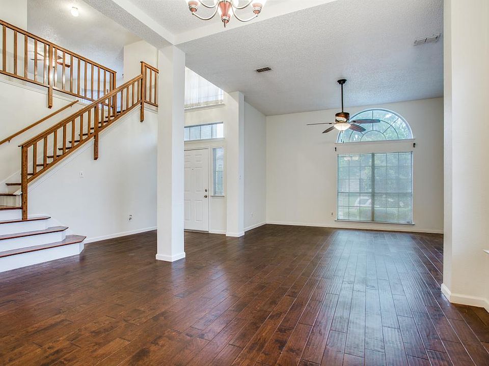 1st image of 1136 Lexington Ln