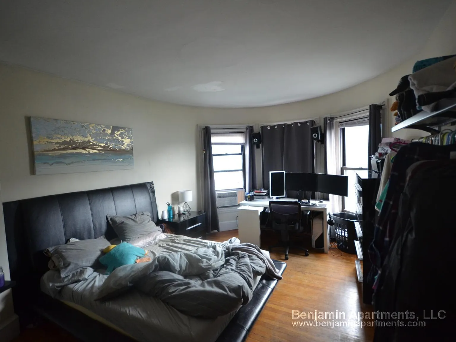 3 bed, 1251 sqft, $4,100 — Photo 2