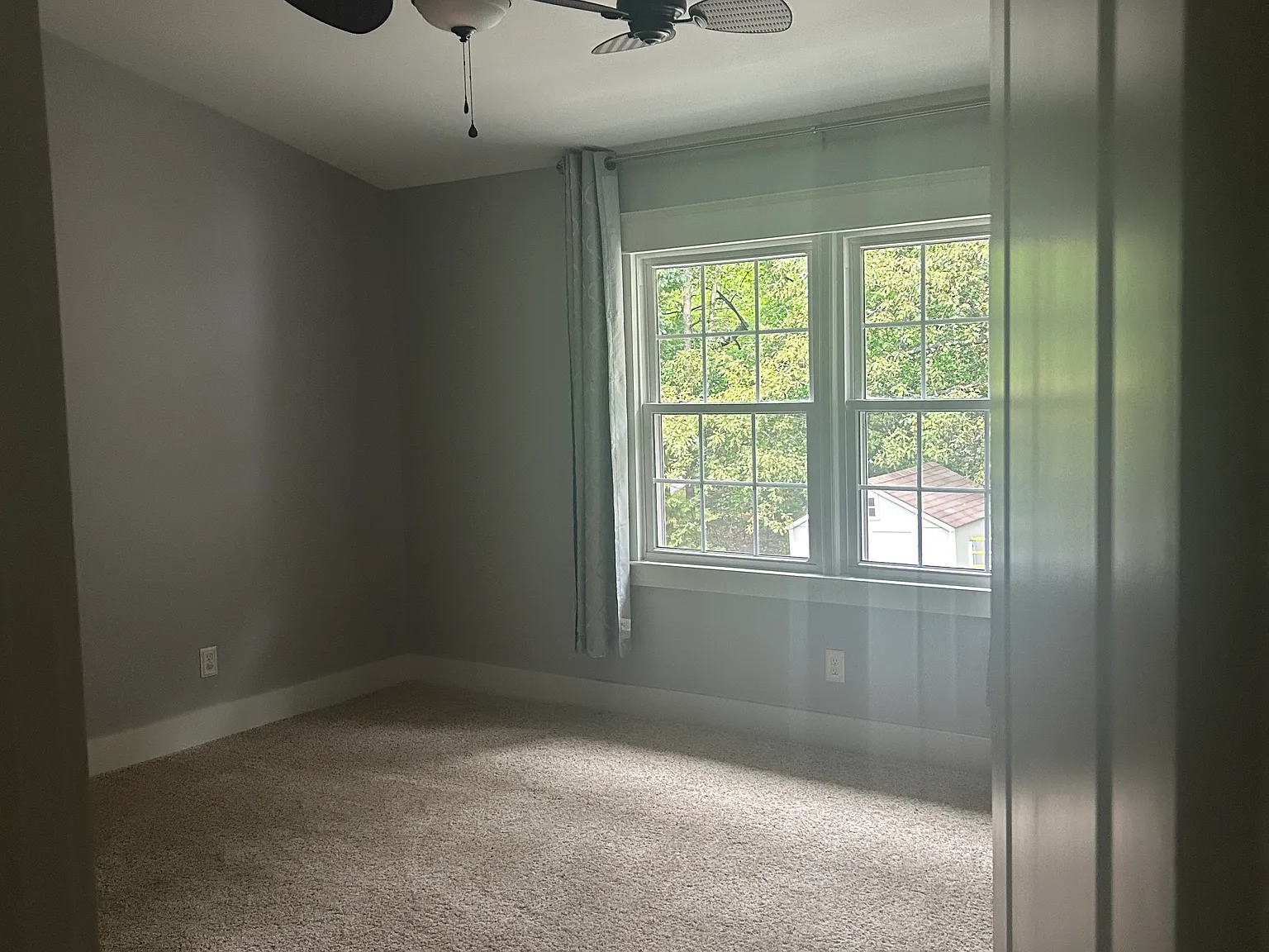 5 bed, 2400 sqft, $3,000 — Photo 4